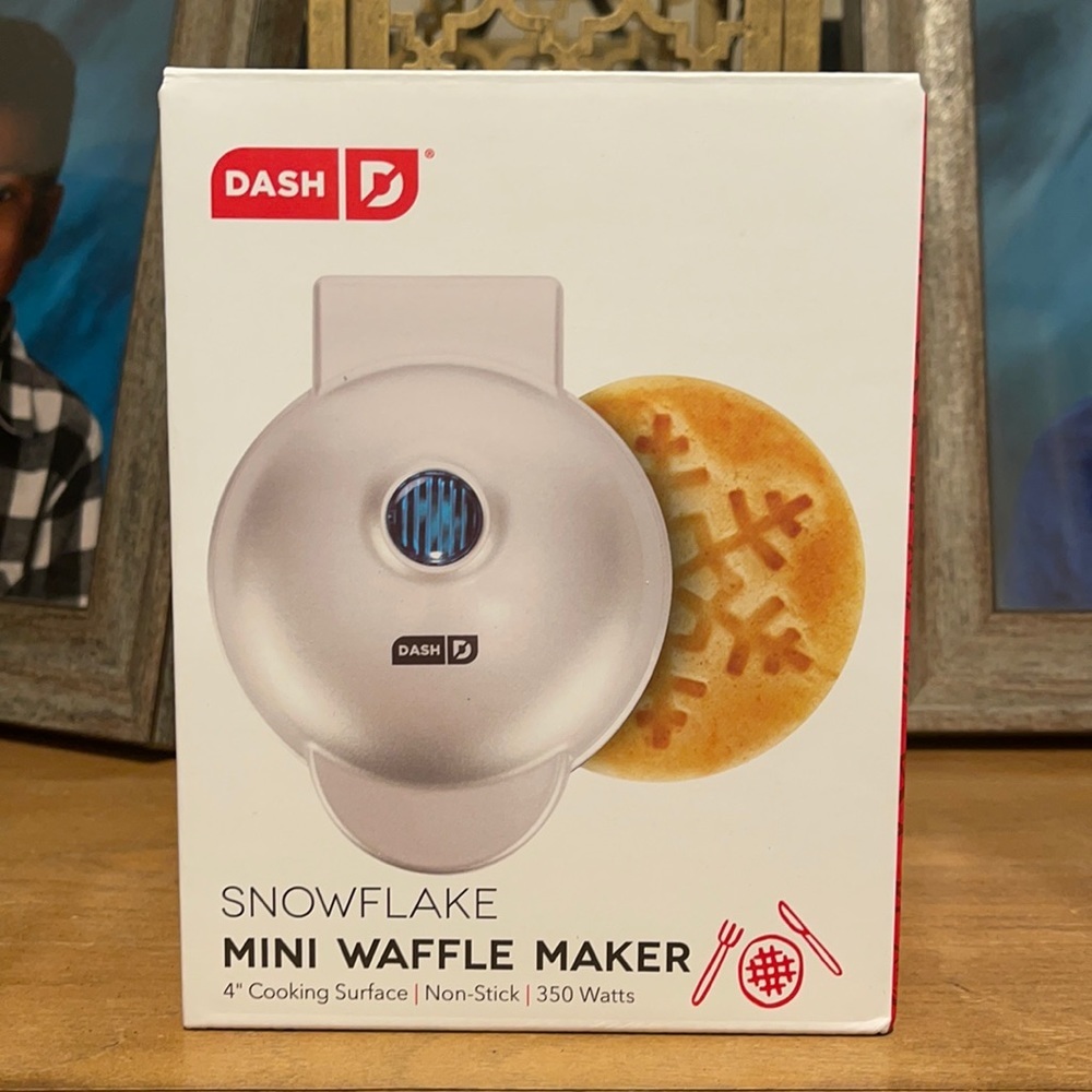 Dash Snowflake Mini Wafflemaker